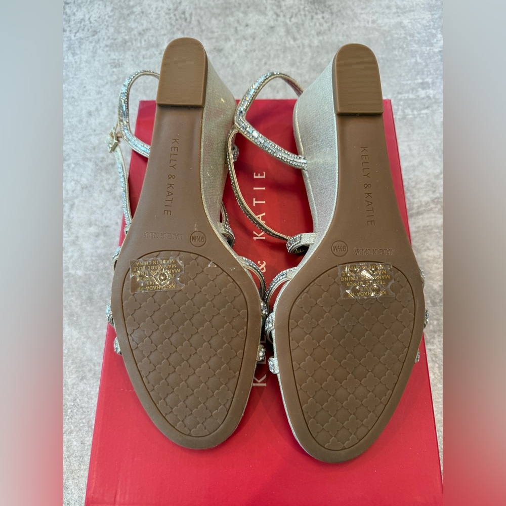 Elegant Strappy Wedge Sandals - Picture 7 of 9